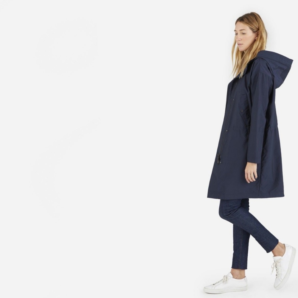 Everlane Women’s The City Anorak in Navy